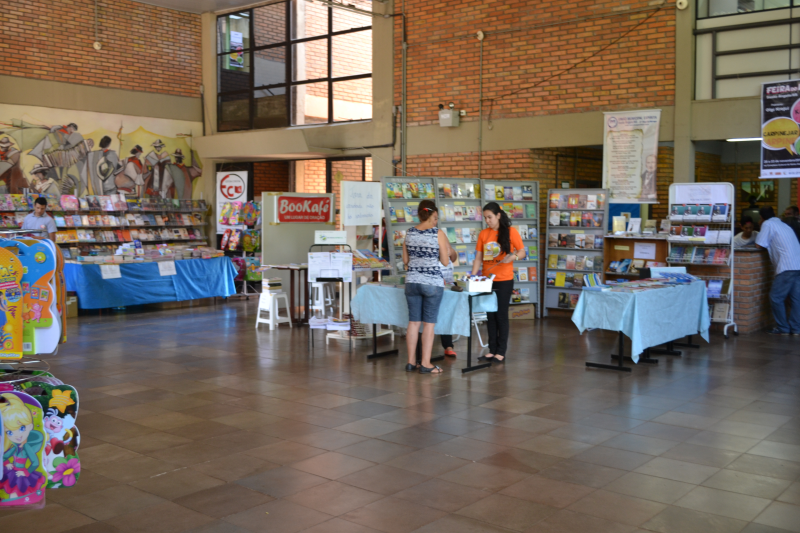 Feira do Livro inicia com participação de Tiago Ferraz